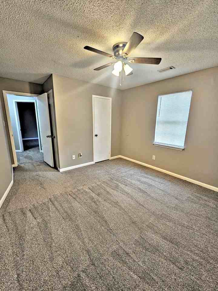 (RCH-35) RCH Gaslight 44, LLC - Photo 5 of 8