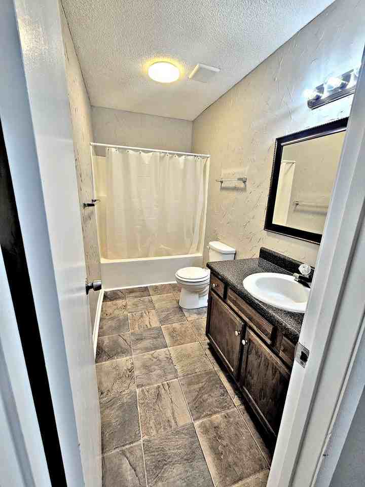 (RCH-35) RCH Gaslight 44, LLC - Photo 7 of 8