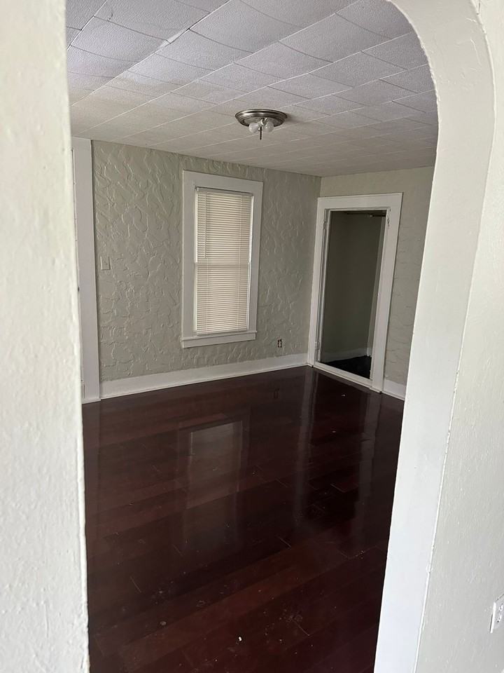 610 E Division St #F2 - Photo 4 of 8