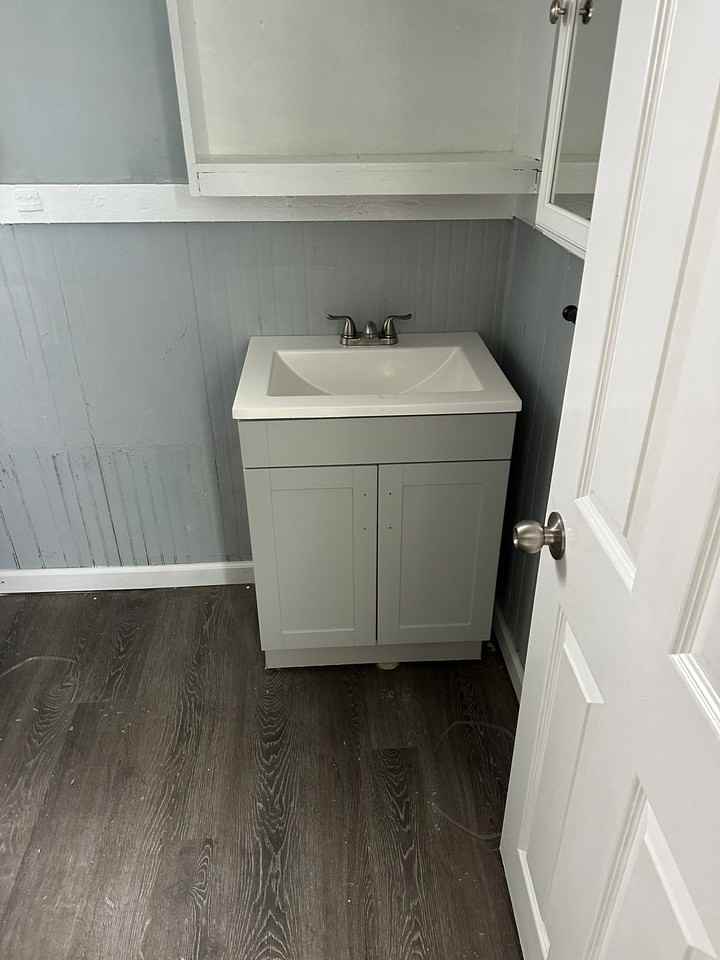 610 E Division St #F2 - Photo 5 of 8