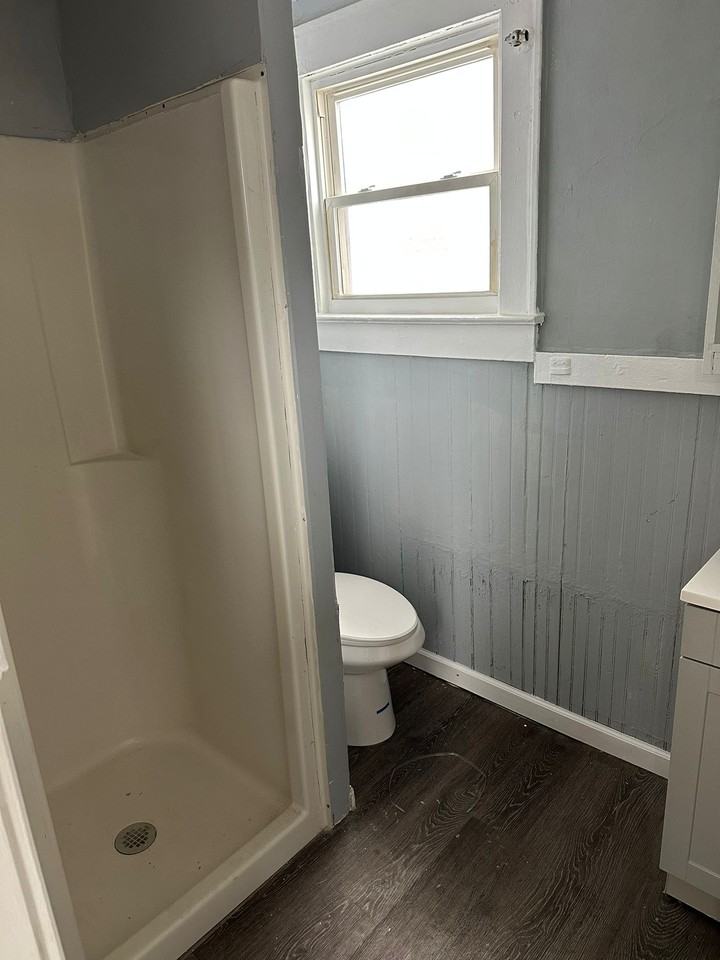 610 E Division St #F2 - Photo 6 of 8