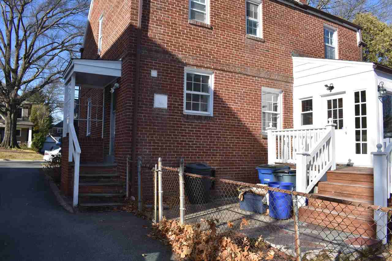 7205 Clarendon Rd - Photo 4 of 45