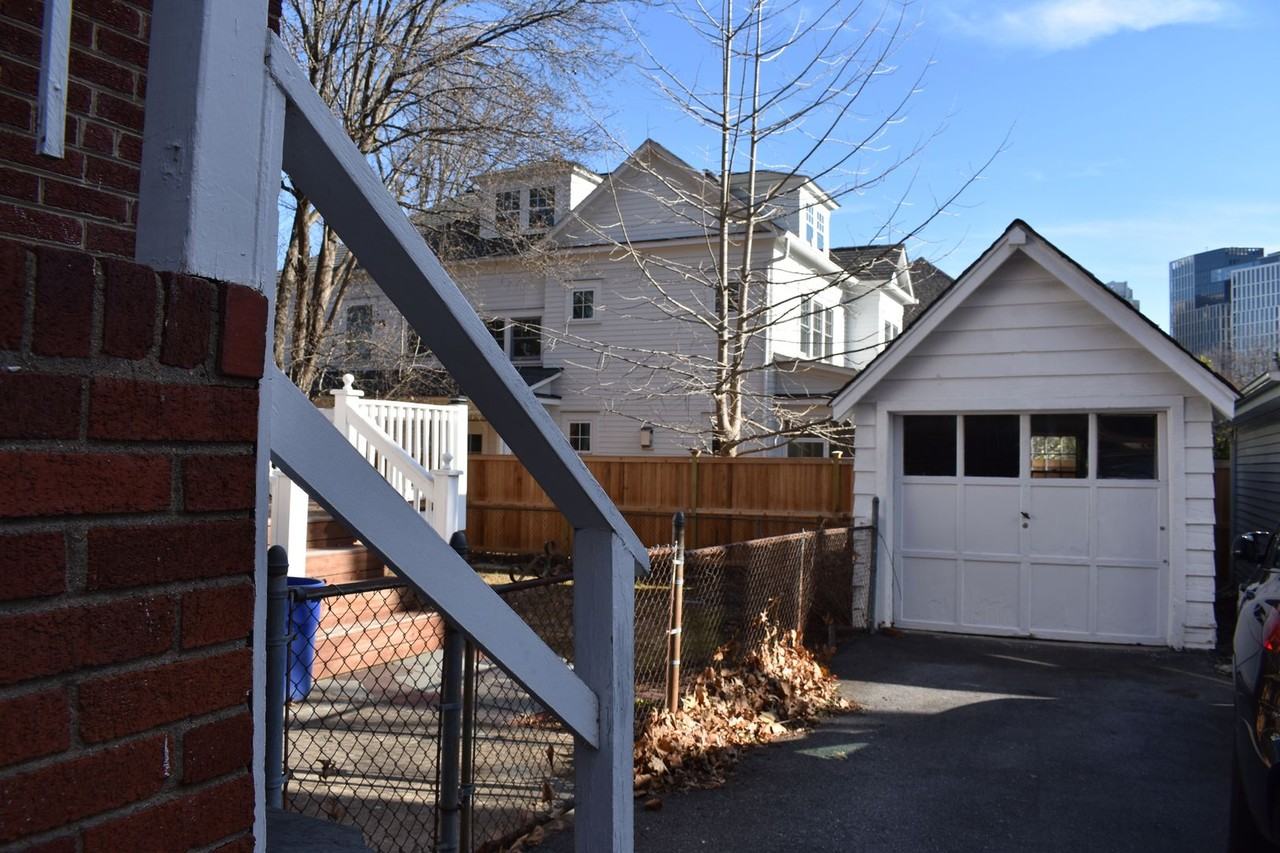 7205 Clarendon Rd - Photo 5 of 45