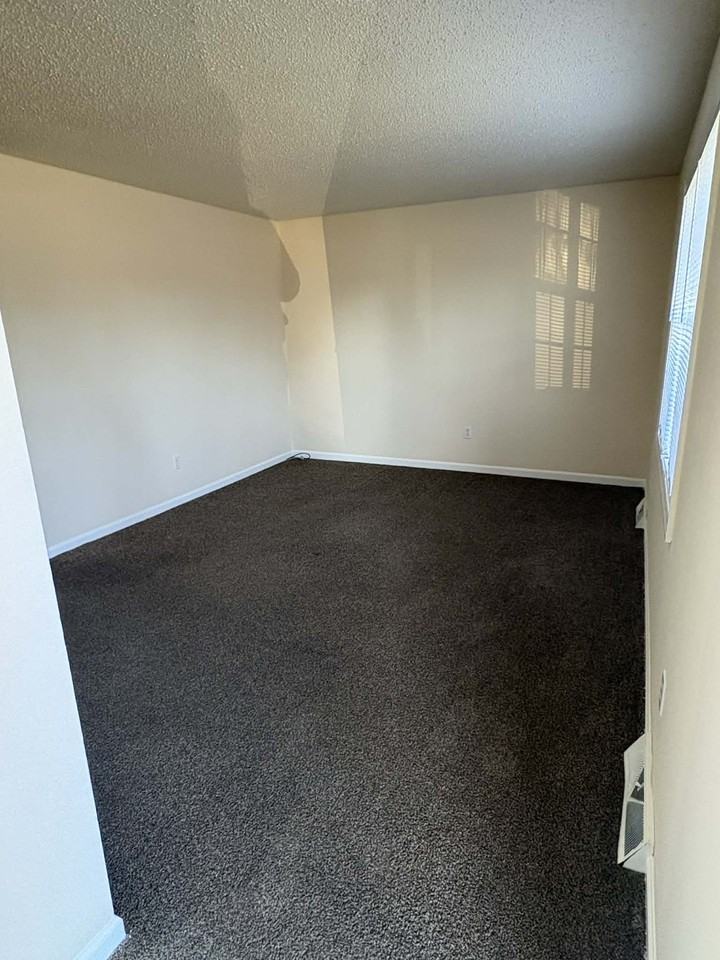 1613 Flanigan Ct #B - Photo 2 of 13