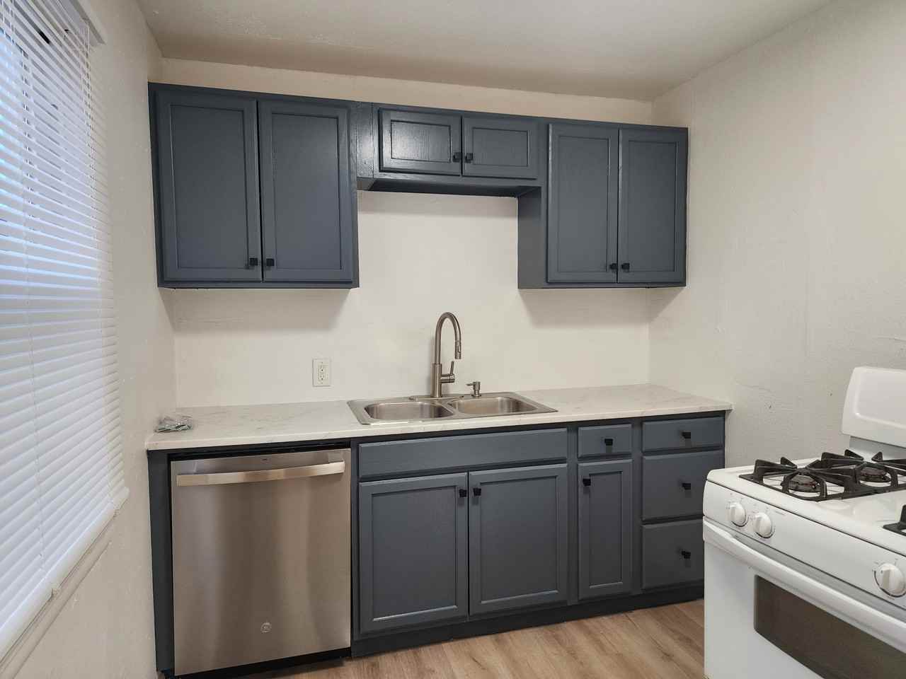 1904 Peachtree Ave #1 - Photo 5 of 10