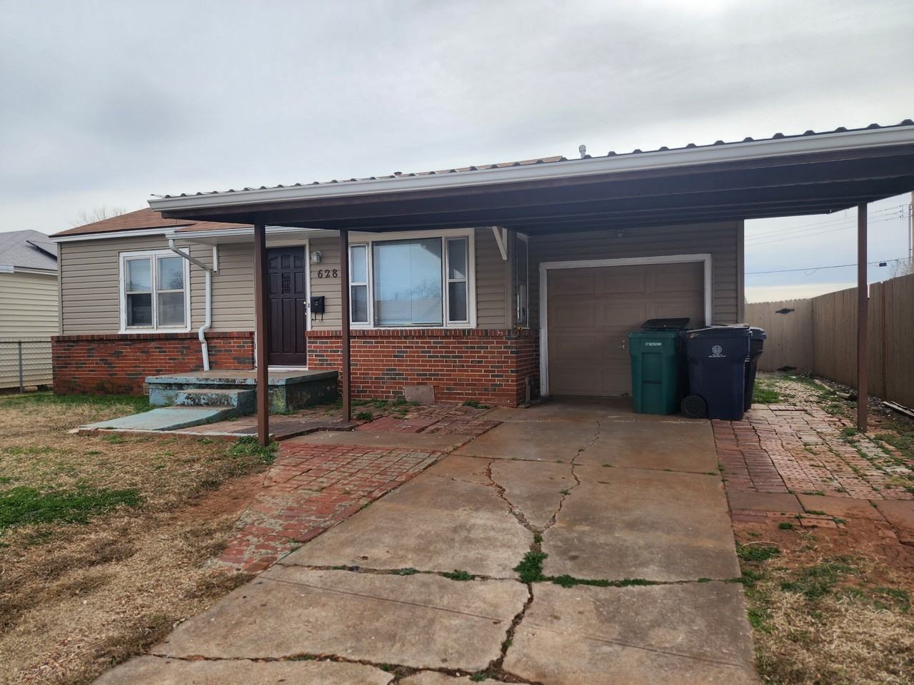 628 Ne 34th St #1 - Photo 2 of 5