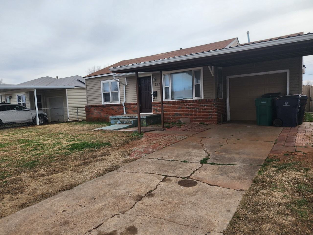 628 Ne 34th St #1 - Photo 4 of 5