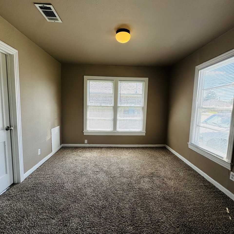 1808 N 19th St - Photo 3 of 13