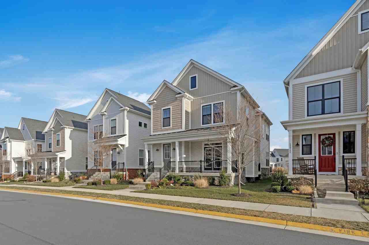 22956 Aurora View Dr #1 - Photo 2 of 50