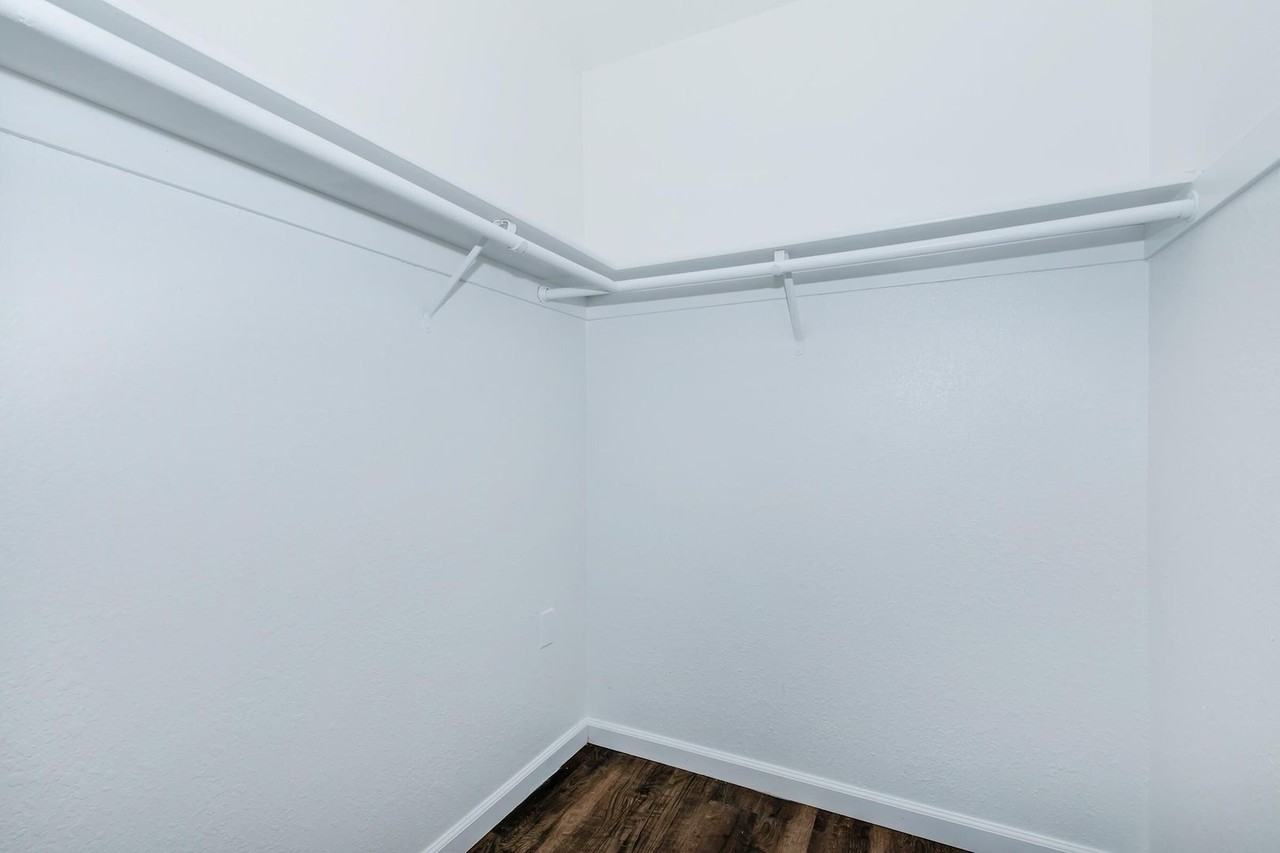 Foxwood Apartment Homes - Photo 5 of 26