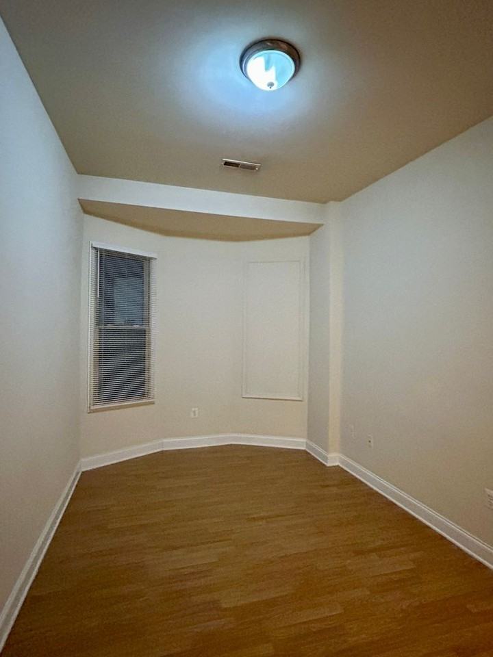 2401 Brookfield Ave - Photo 4 of 42