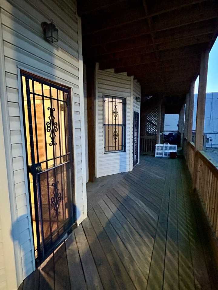 2401 Brookfield Ave - Photo 6 of 42