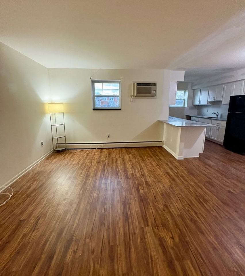 Mohawk Manor - Photo 2 of 23