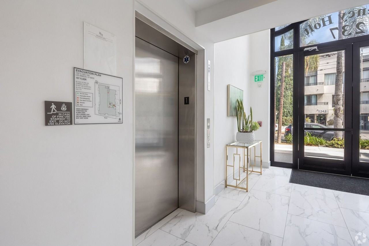Regency Holt Apartments - Photo 5 of 50