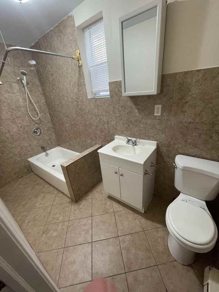 5217 Chester Ave - Photo 5 of 7