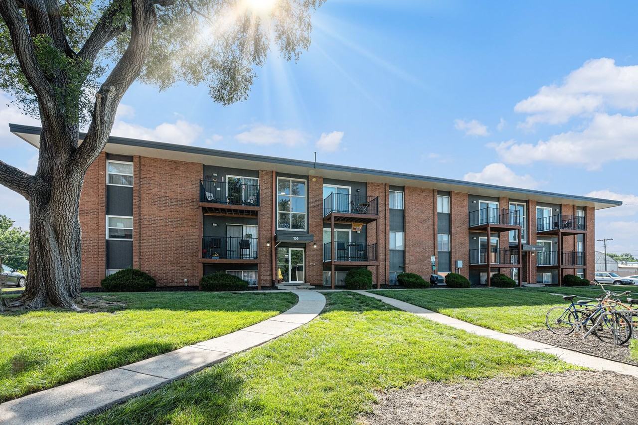 Blue Springs Apartments - Photo 5 of 50