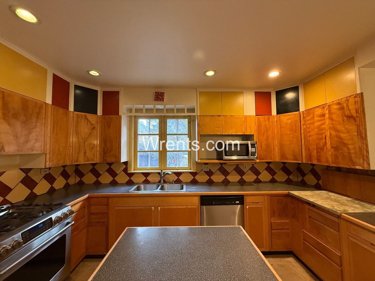 2225 S Madison St - Photo 4 of 23