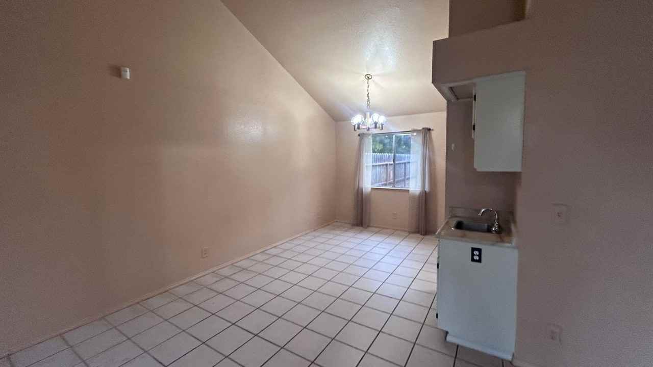 560 Clover Dr - Photo 2 of 20