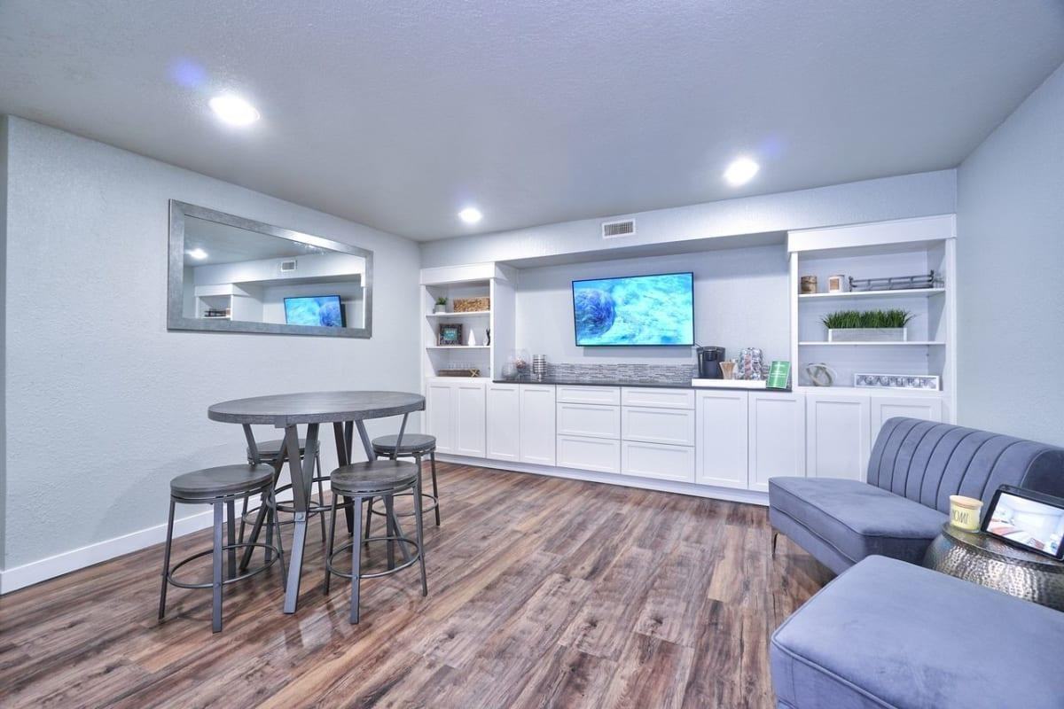 900 Ne Minnehaha St - Photo 3 of 19