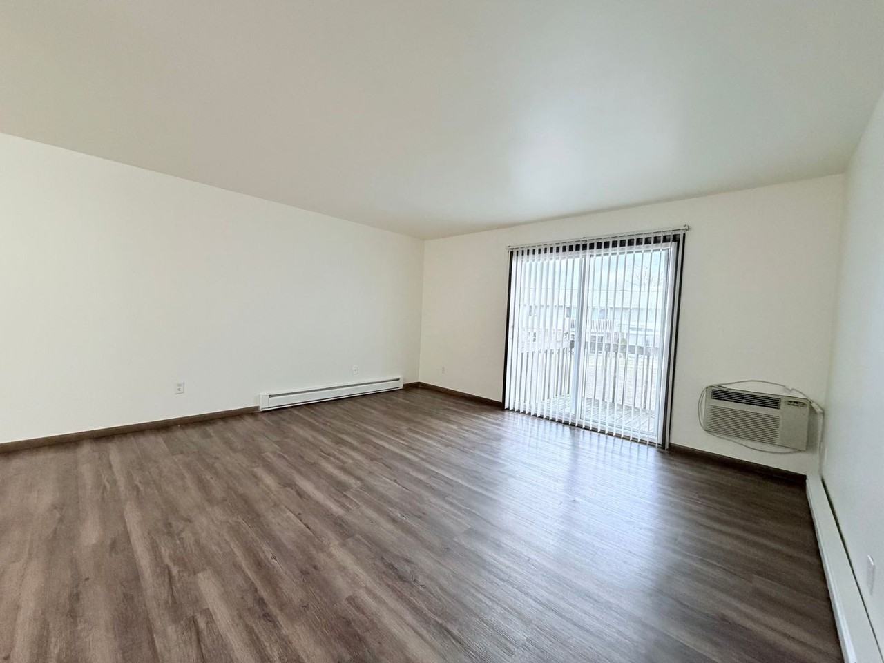 CANTERBURY COURT APARTMENTS - Photo 5 of 50