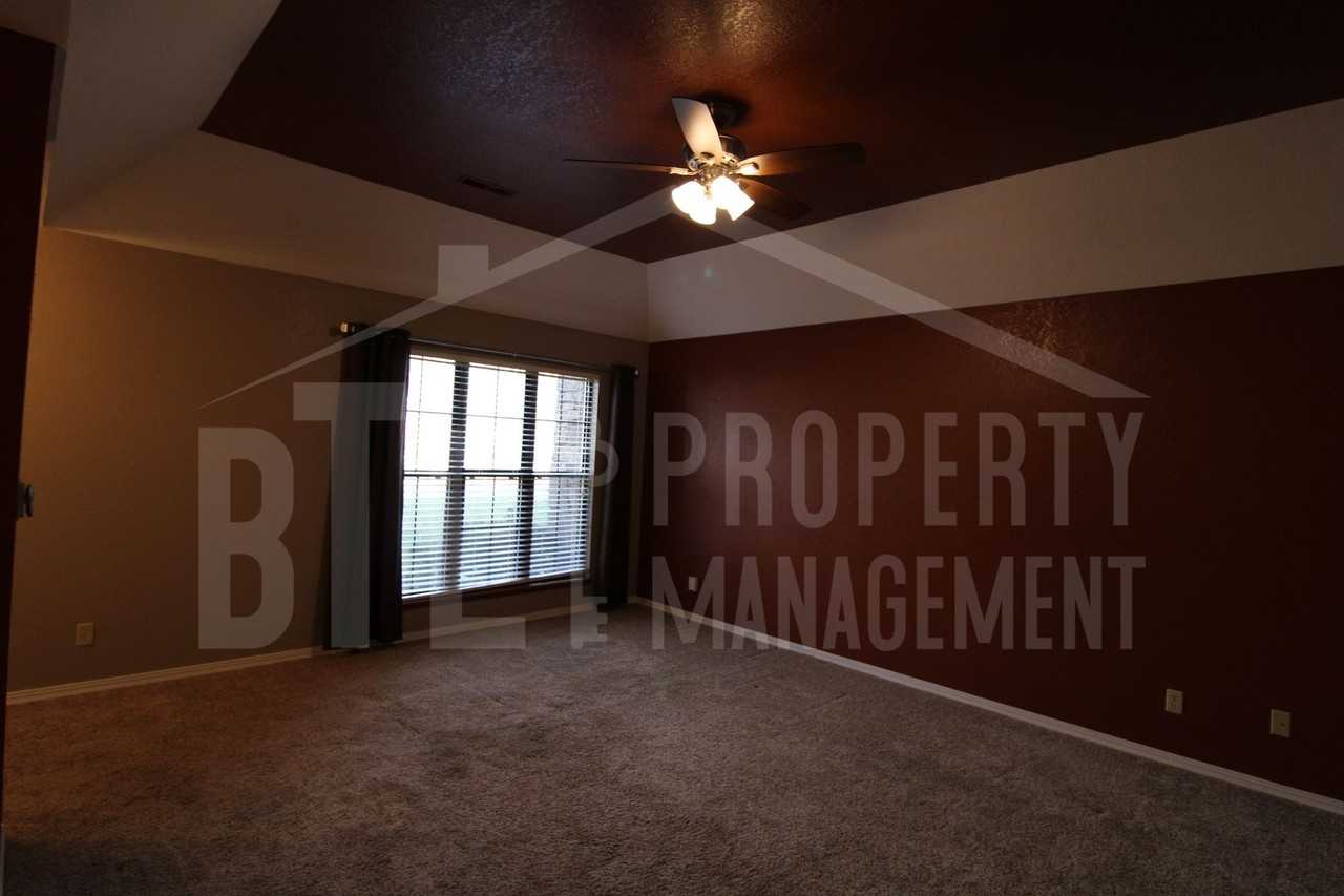 7802 Cozy Cove Rd - Photo 4 of 18