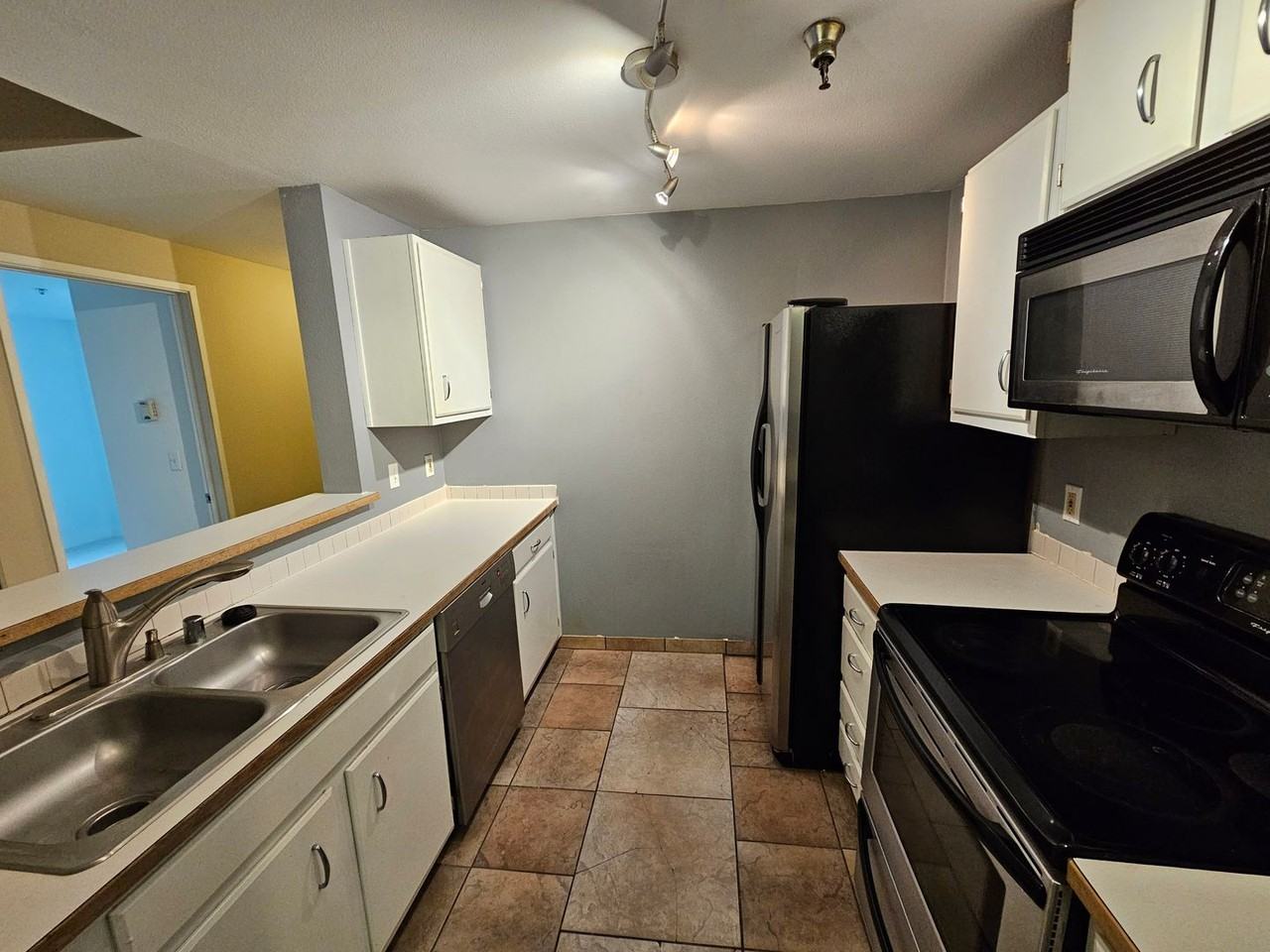 975 Aberdeen Ave Ne - Photo 3 of 19