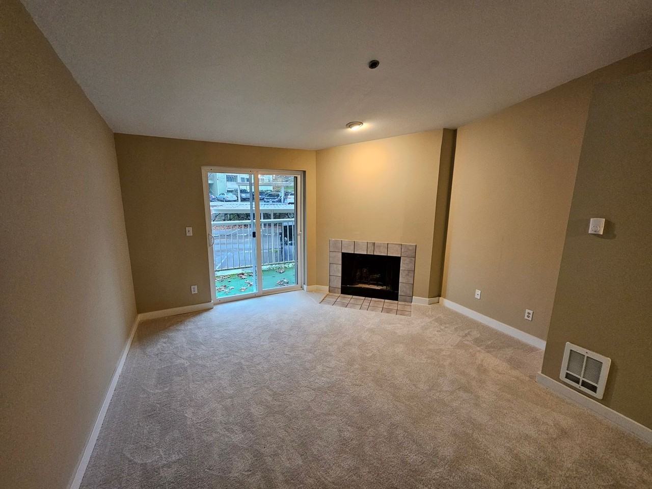 975 Aberdeen Ave Ne - Photo 5 of 19