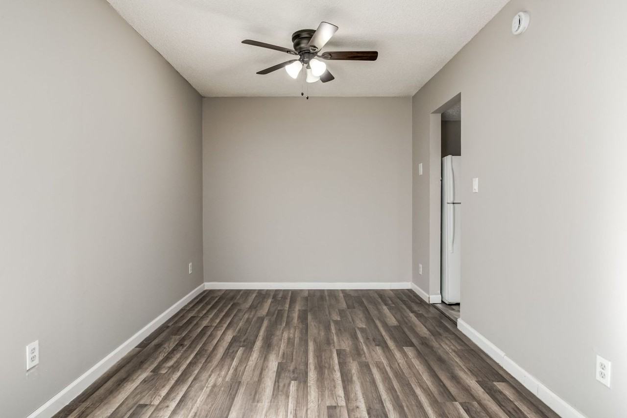 Oakwood Garden Apartments - Photo 3 of 9