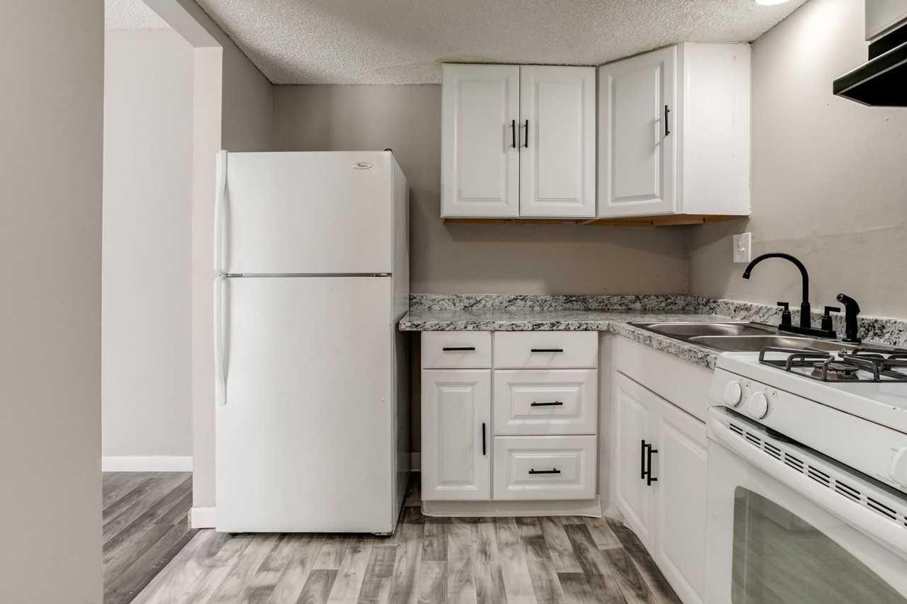 Oakwood Garden Apartments - Photo 4 of 9