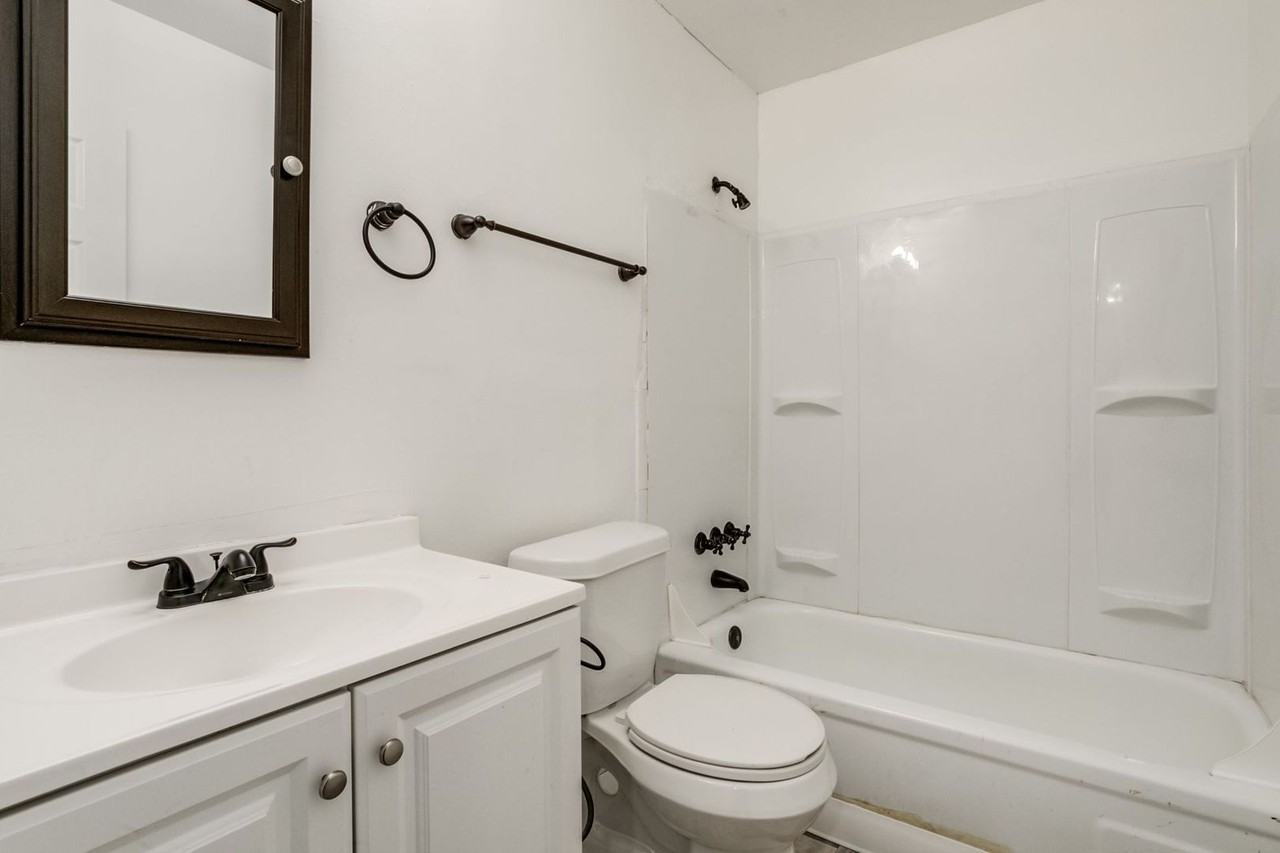Oakwood Garden Apartments - Photo 6 of 9