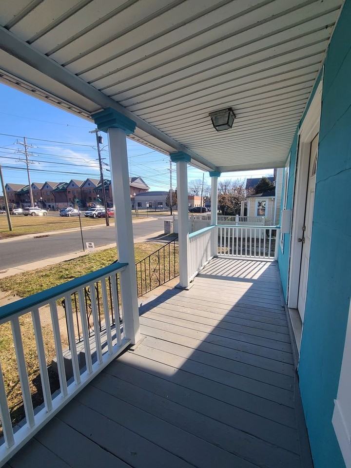 94 Rockwell Ave - Photo 3 of 38