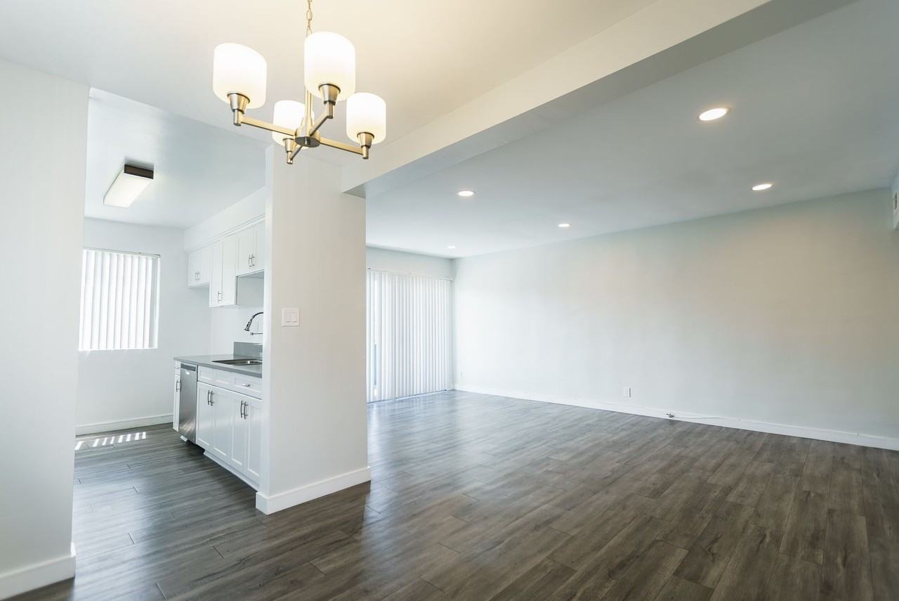 11645 Gorham Ave - Photo 7 of 32