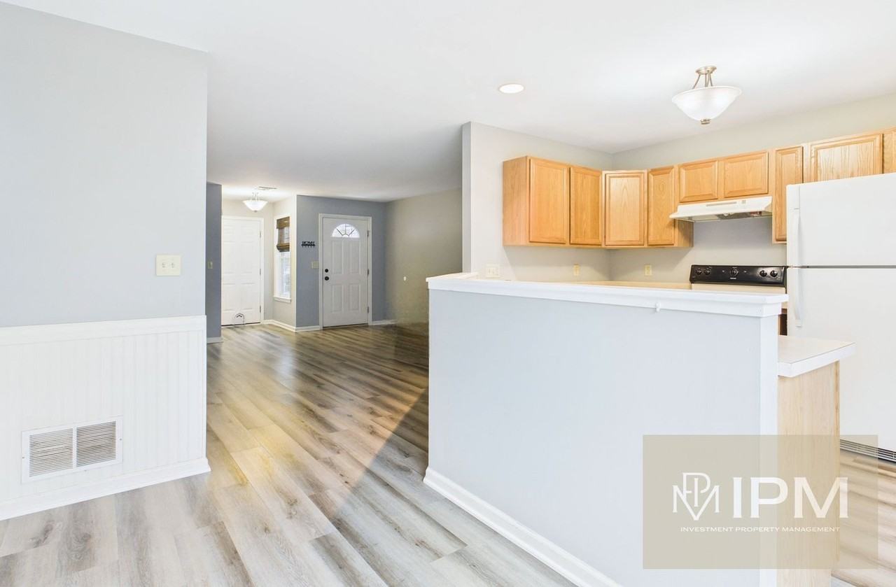 110 Ross Ave - Photo 3 of 26