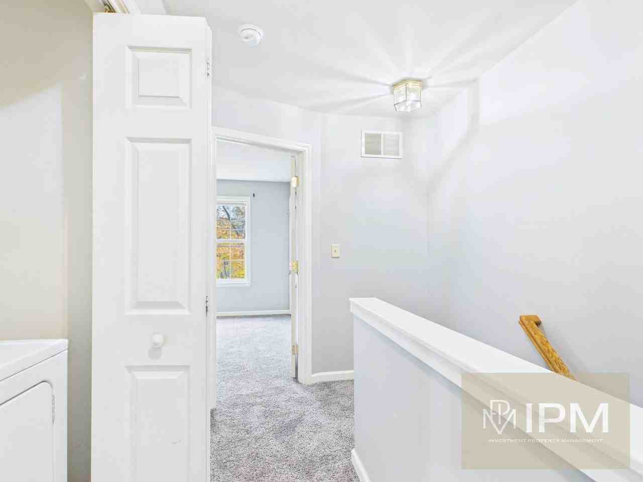 110 Ross Ave - Photo 7 of 26