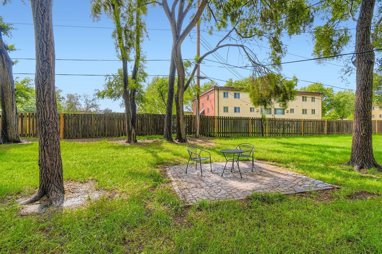 The Avenue 425 - Photo 3 of 4