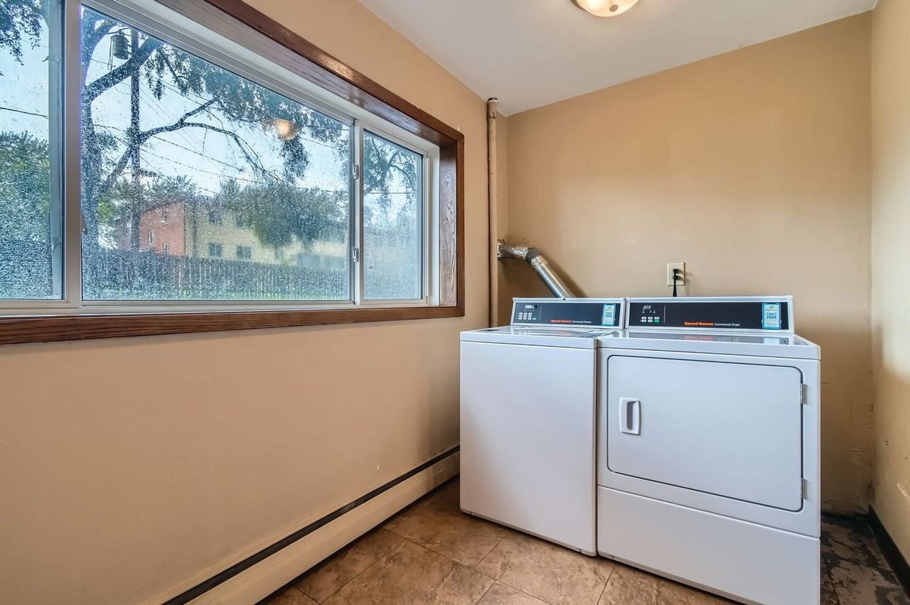 The Avenue 425 - Photo 4 of 4