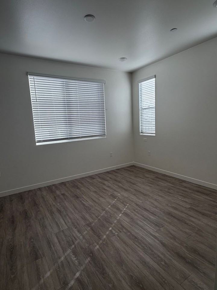 4019-4023 Logan Avenue - Photo 4 of 50