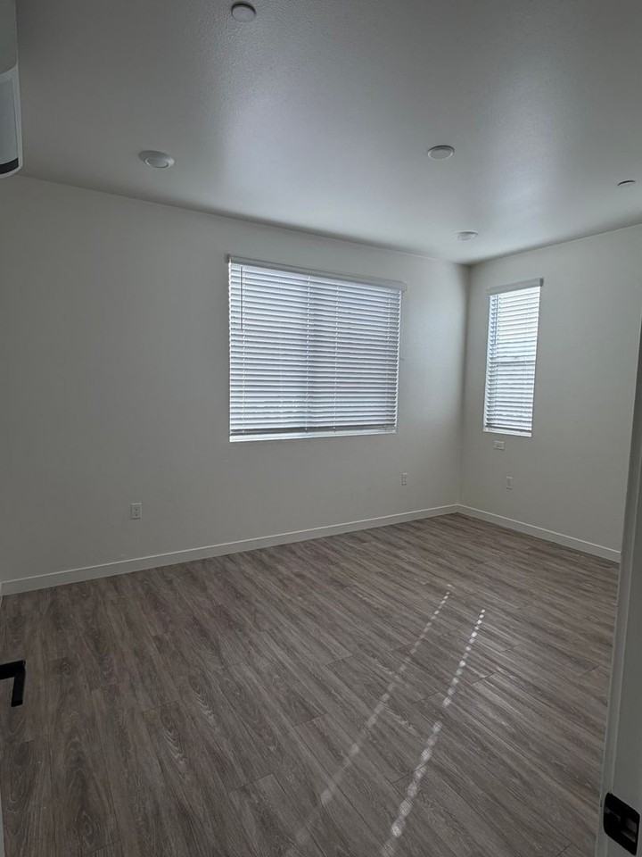 4019-4023 Logan Avenue - Photo 5 of 50