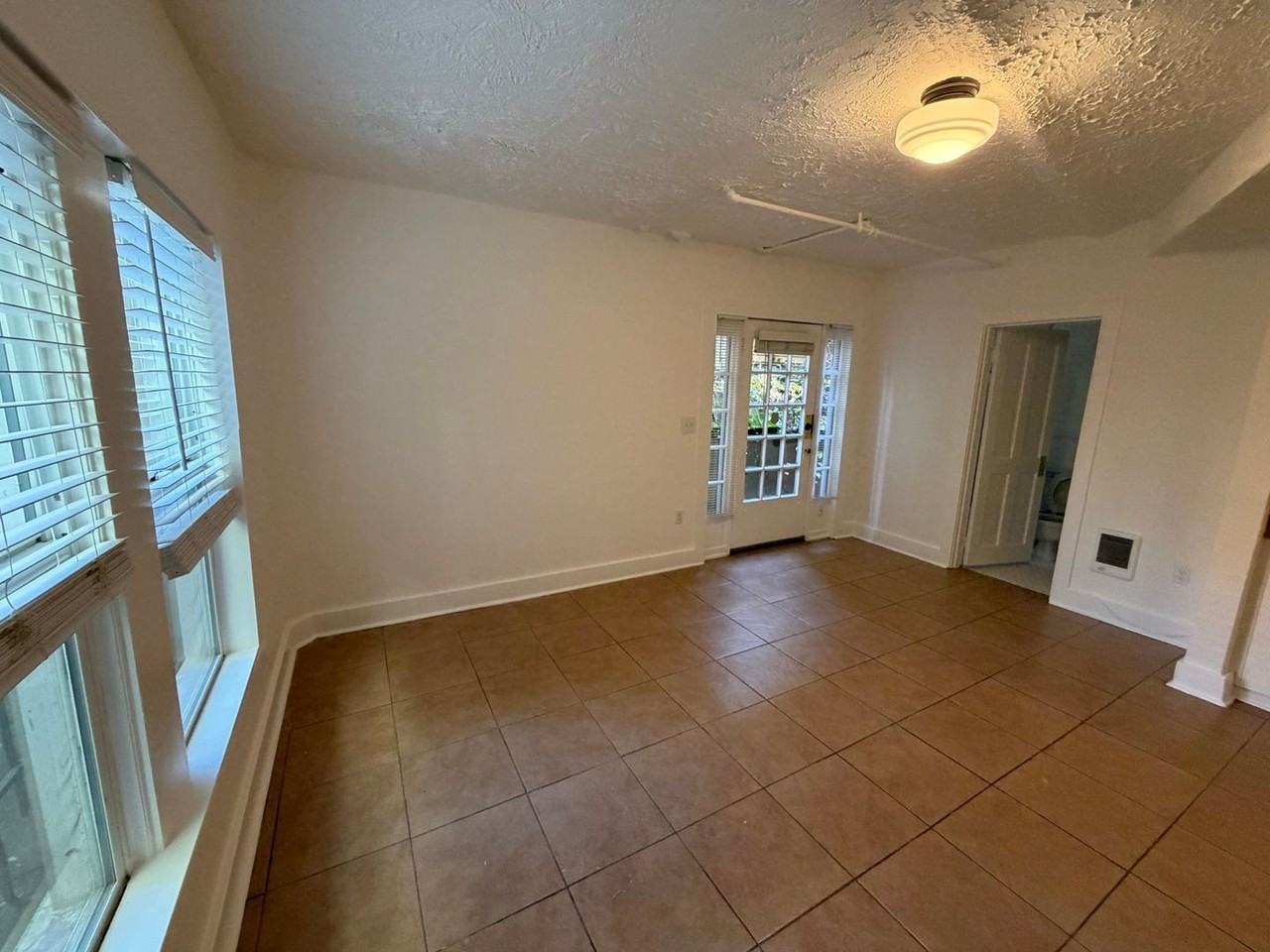 Charlotte Rose - Photo 4 of 28