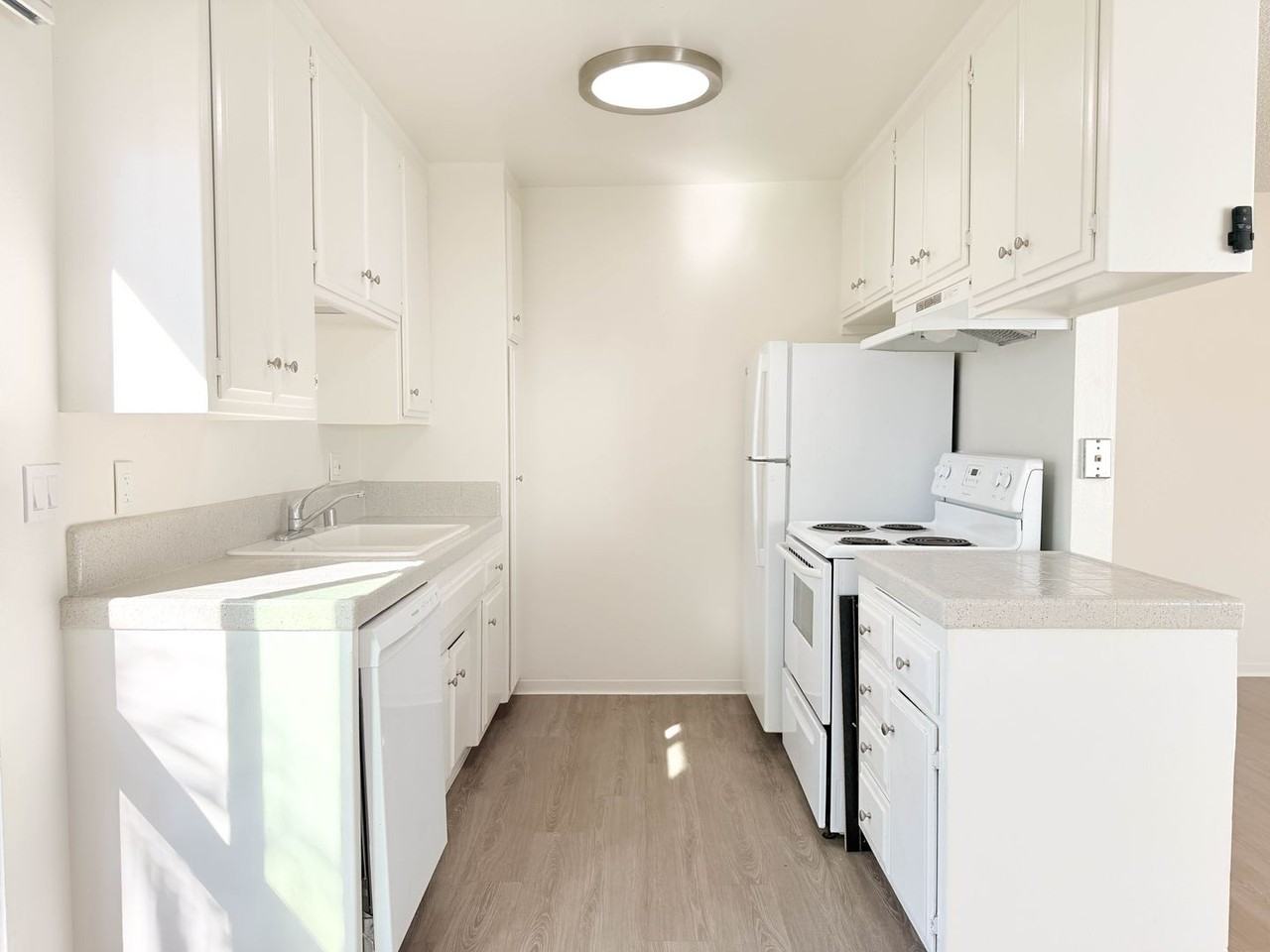 Sunset Cliffs | Beautiful 2 and 1 bedroom 1 bathroom - Photo 3 of 17