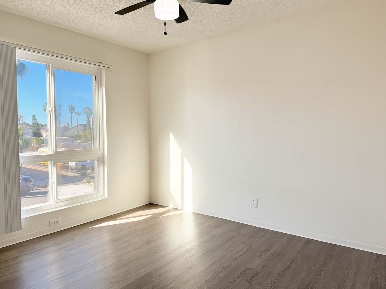 Sunset Cliffs | Beautiful 2 and 1 bedroom 1 bathroom - Photo 7 of 17