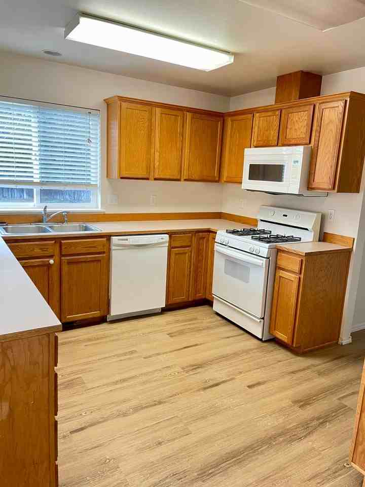 1705 N Indiana Dr - Photo 6 of 16