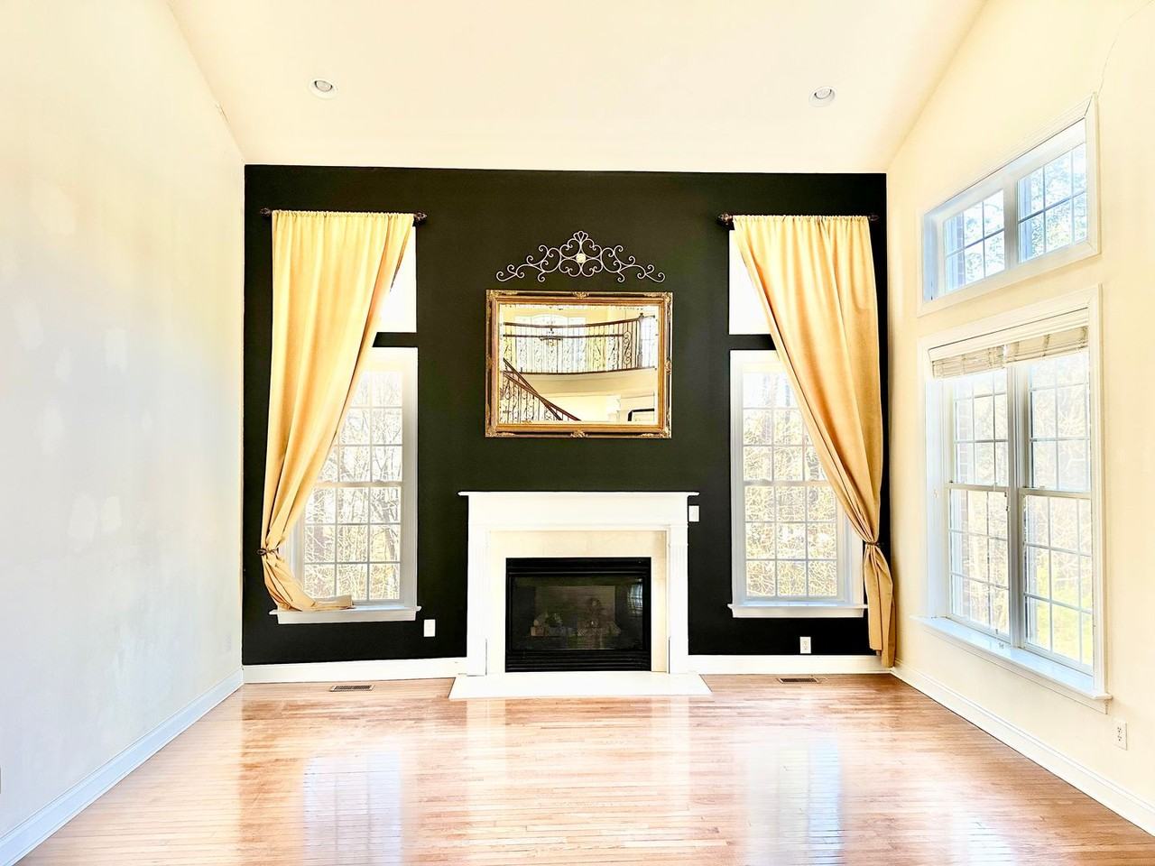 715 Fairway Point Dr - Photo 2 of 21