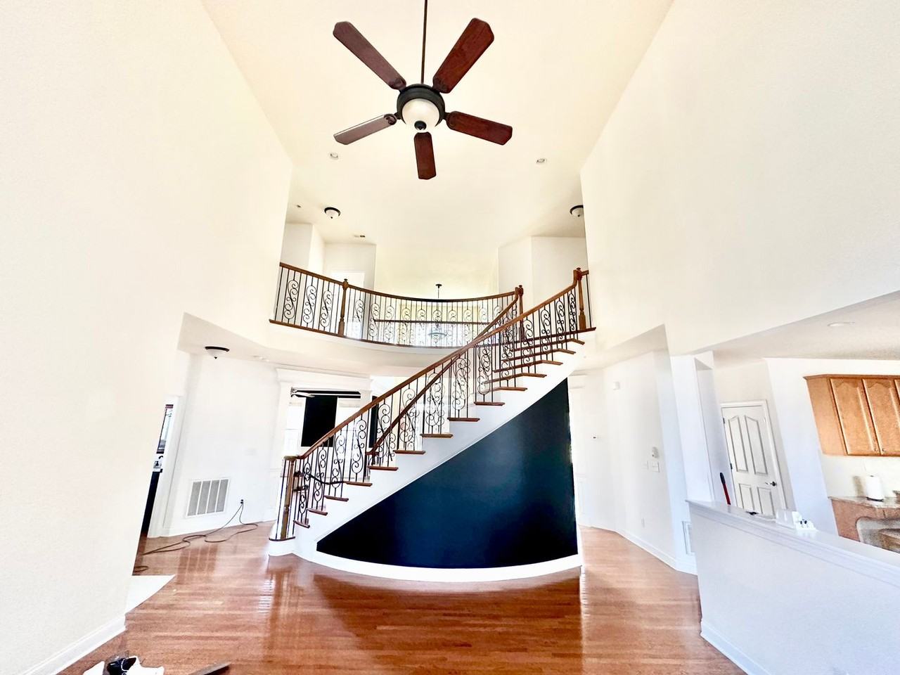 715 Fairway Point Dr - Photo 4 of 21