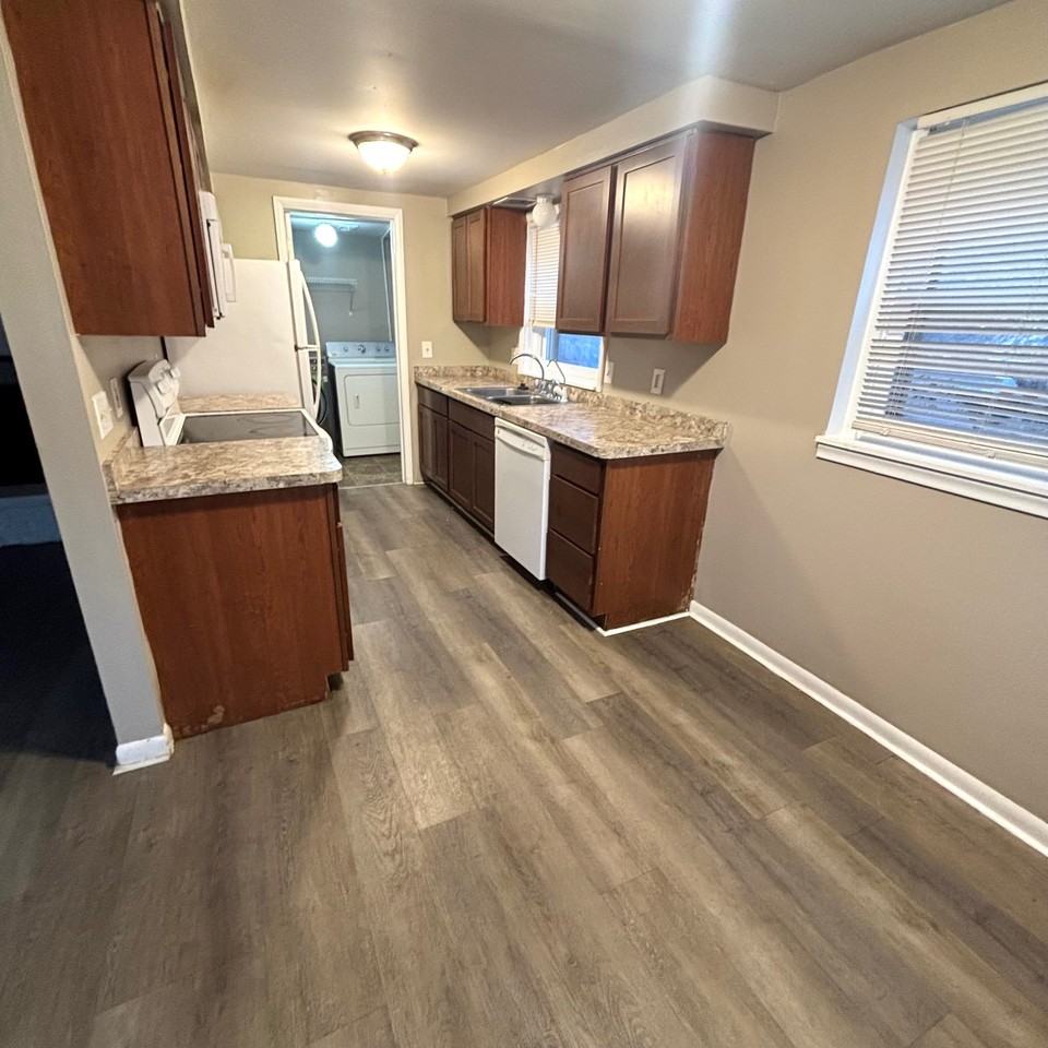 5705 Potter - Photo 2 of 11