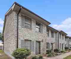 featured image of 100 Ye Olde Kings Hwy