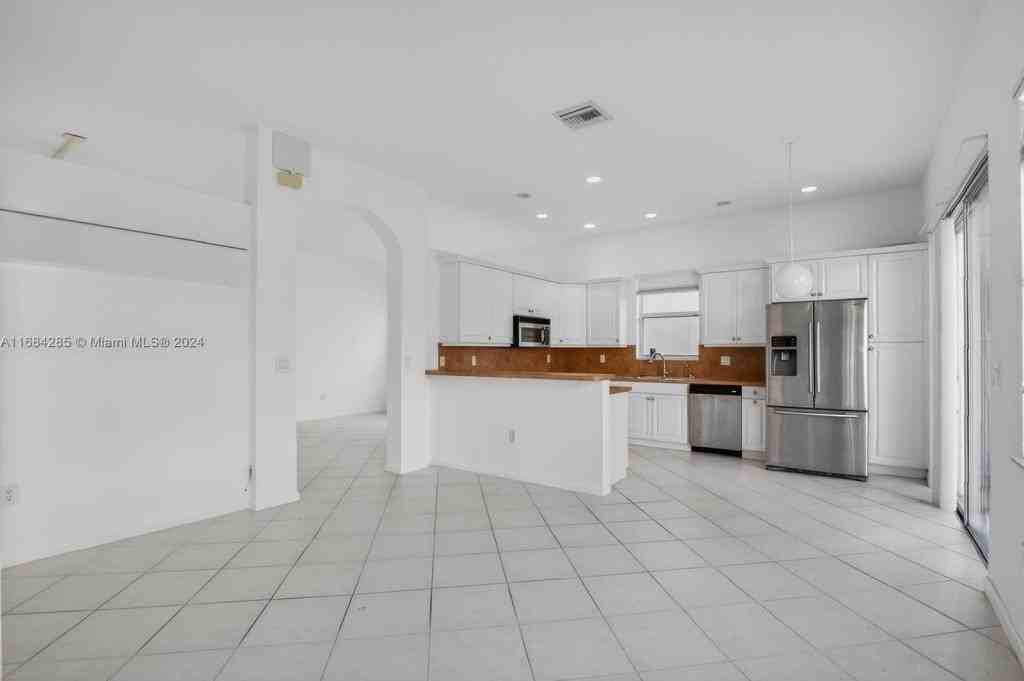 15687 Sw 53rd St - Photo 2 of 30