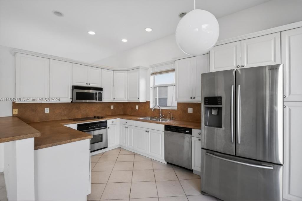 15687 Sw 53rd St - Photo 3 of 30