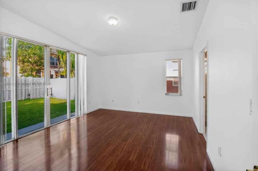 15687 Sw 53rd St - Photo 6 of 30