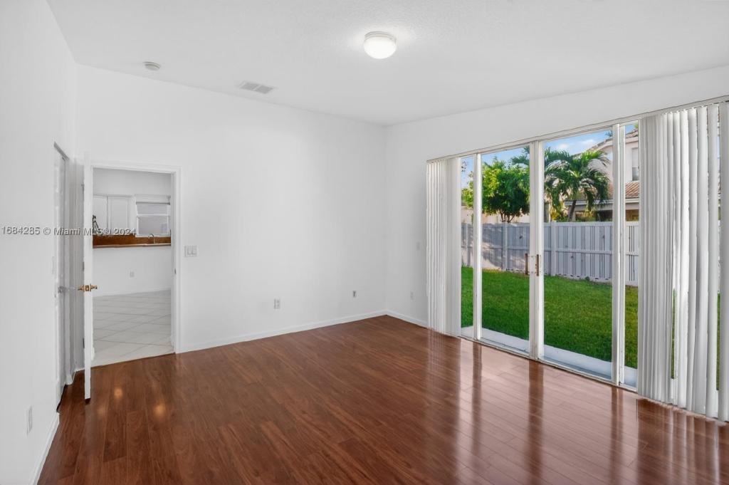 15687 Sw 53rd St - Photo 7 of 30